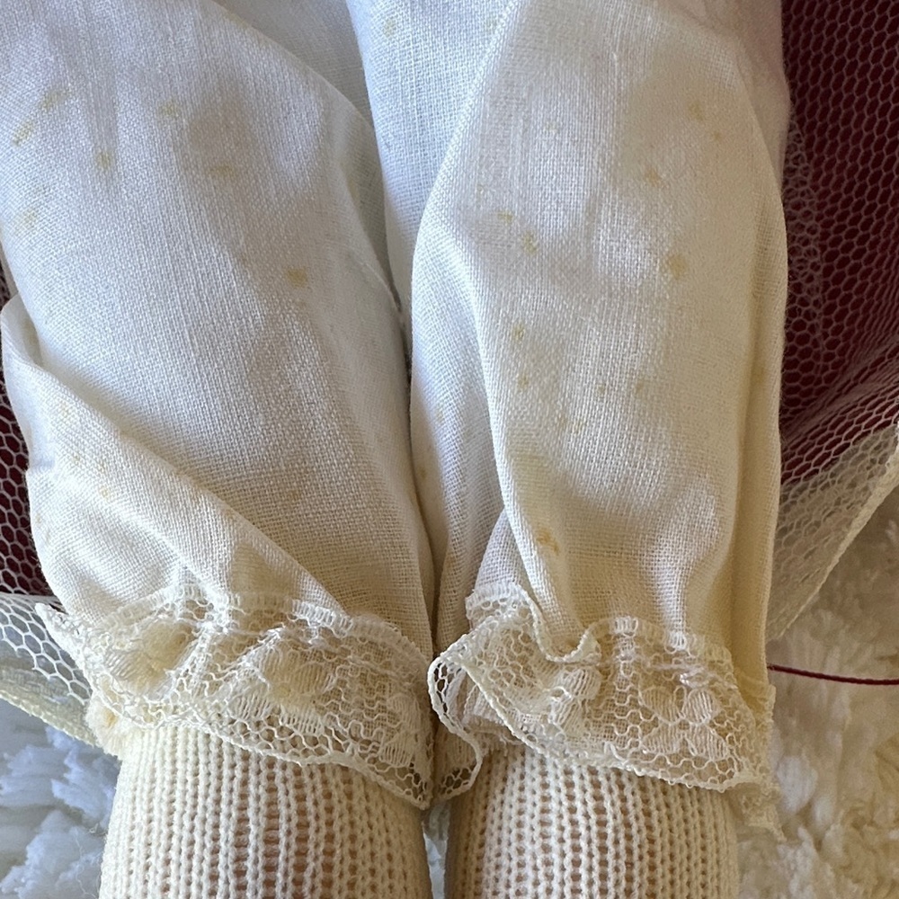 Elegant Burgundy Doll with Lace Detailing Laura exclusive - Picture 11 of 12